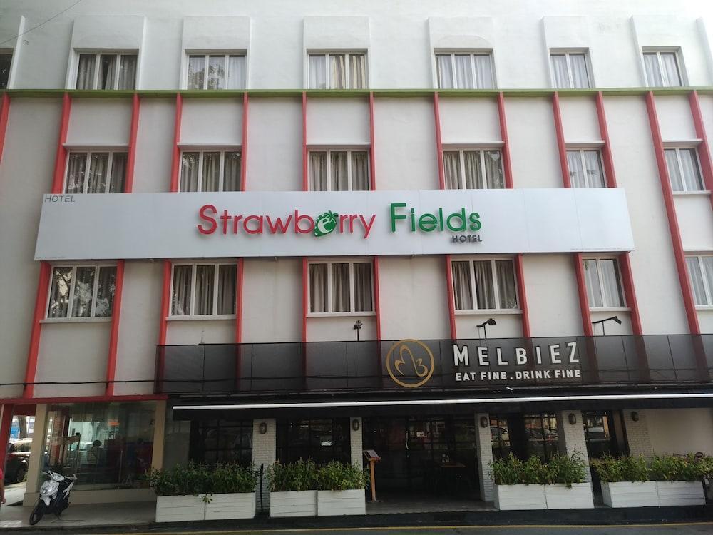 Hotel Strawberry Fields Petaling Jaya Exterior photo