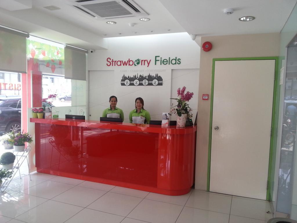 Hotel Strawberry Fields Petaling Jaya Exterior photo