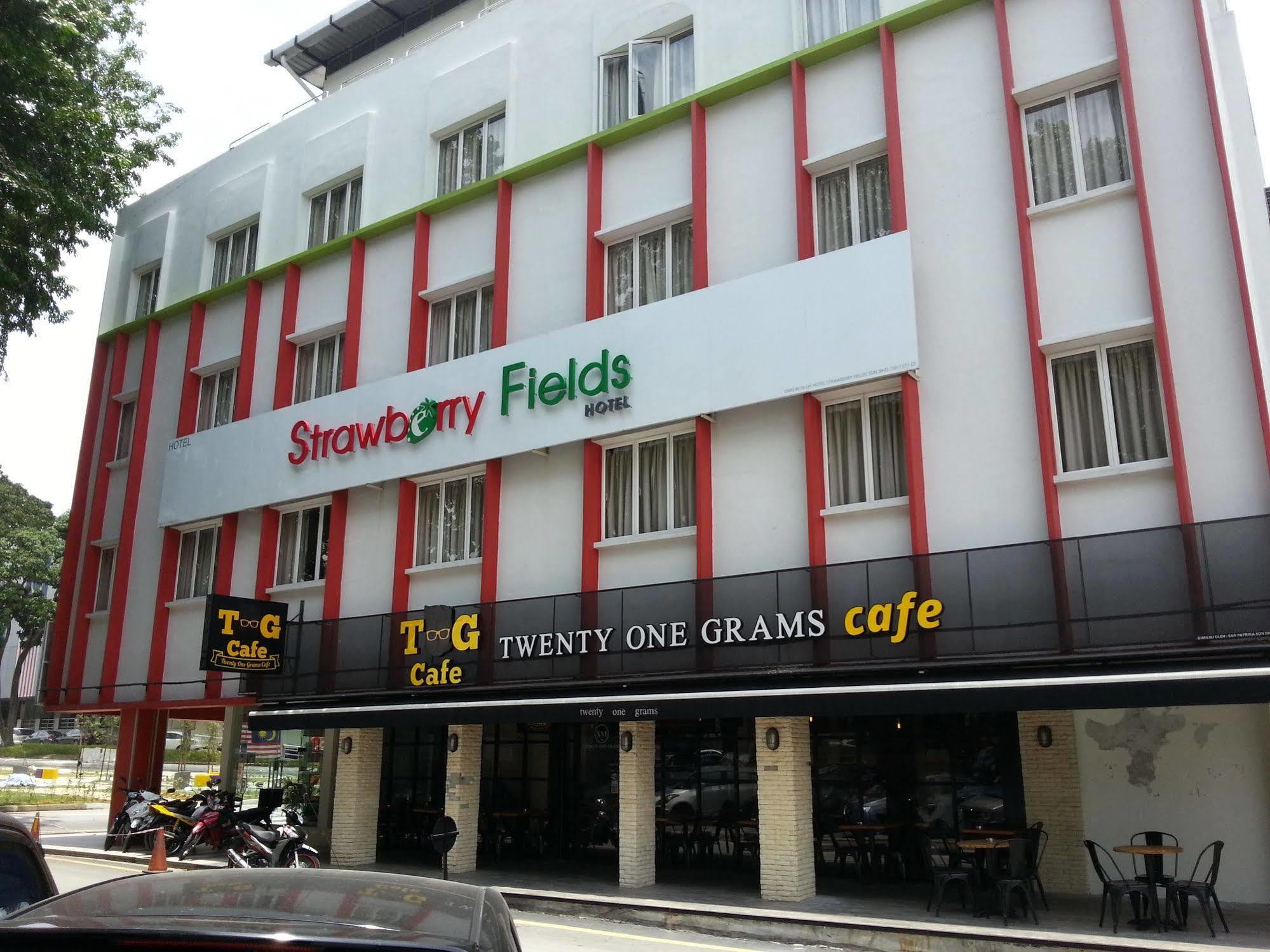 Hotel Strawberry Fields Petaling Jaya Exterior photo