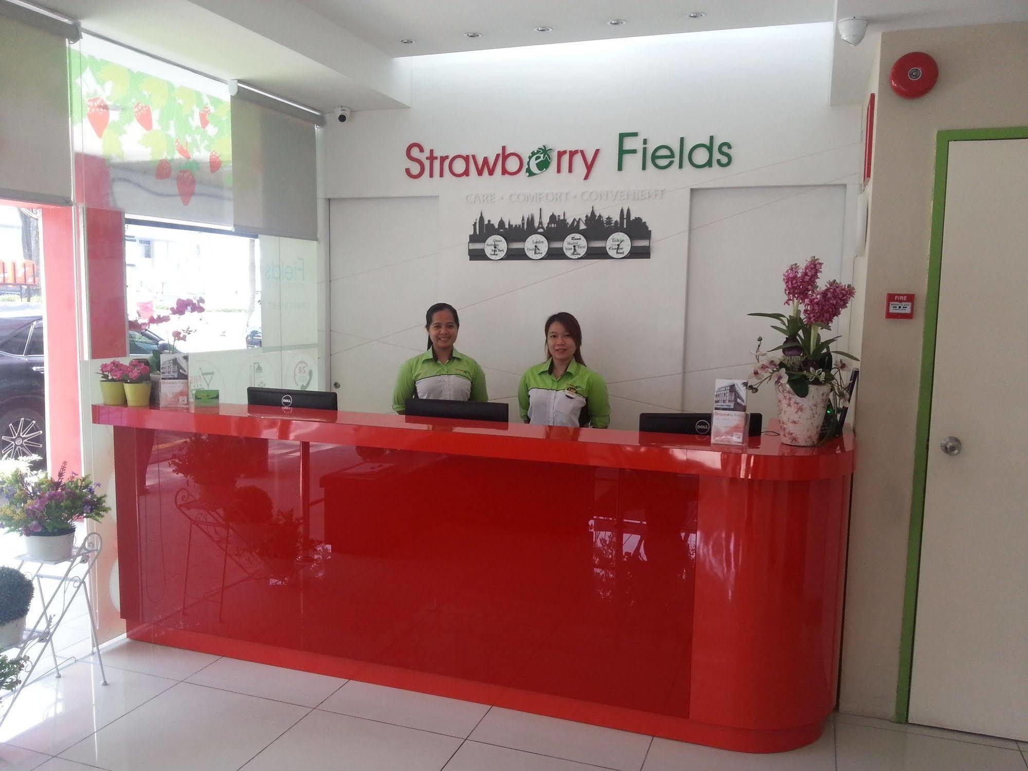 Hotel Strawberry Fields Petaling Jaya Exterior photo